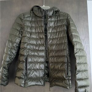 Uniqlo Ultra Light Dark Green Puffer Jacket
